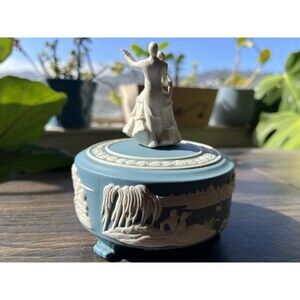 Vintage 1980 Franklin Mint Blue Danube Music Box Reuge Movement